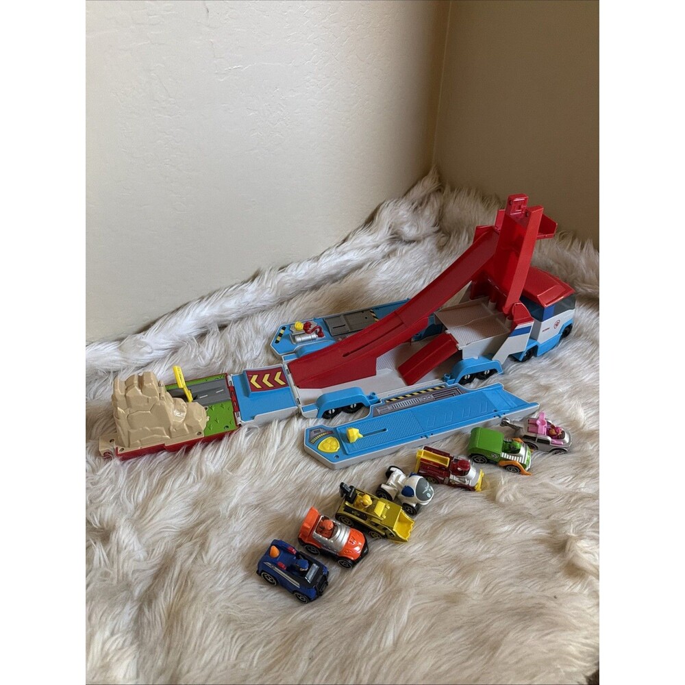 Paw Patrol Launch and Haul Paw Patroller Transforming 2-in-1 Track Set + 7 cars